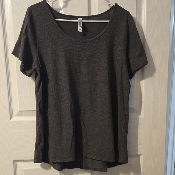 LuLaRoe Tops - LuLaRoe Charcoal Short Sleeve Top